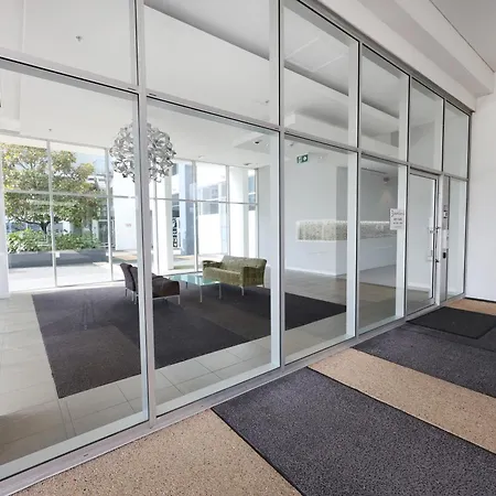 Entire Unit - 2 Pools - Sauna - Park - Cbd Views - Baby Ready Apartment *