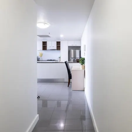 Chic 1br Retreat Heart Of Pool&gym Views Apartment Brisbane