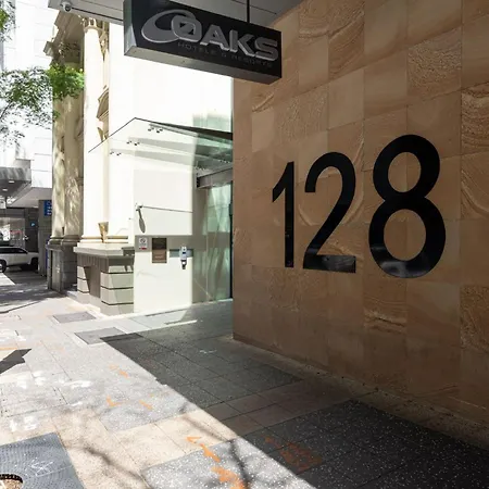 Chic 1br Retreat Heart Of Pool&gym Views Brisbane