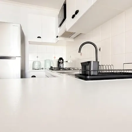 2br - Lagoon Pool Gym - Sleeps 6 - Baby Equipped - Free Parking Apartment *