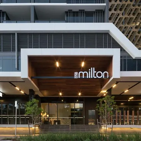 Modern Living With Secure Parking! *