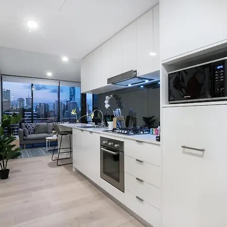 Apartment Convenient To Urban Living By Private Host *
