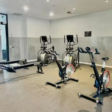 Apartment Convenient To Urban Living By Private Host