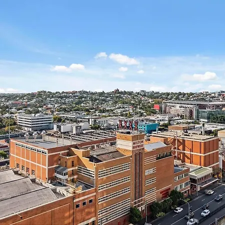 Modern Living With Secure Parking! Apartment Brisbane