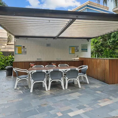 Luxury 2 Bed 2 Bath Parking Pool Gym & Sauna Apartment *
