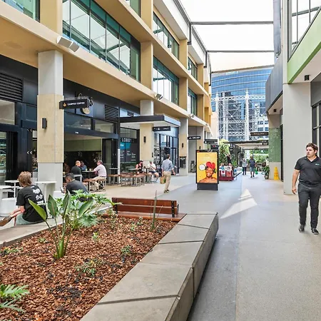 Luxury 2 Bed 2 Bath Parking Pool Gym & Sauna Brisbane