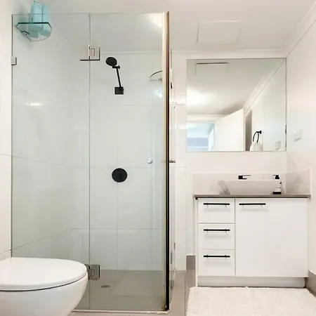 Apartment 2br - Lagoon Pool Gym - Sleeps 6 - Baby Equipped - Free Parking *