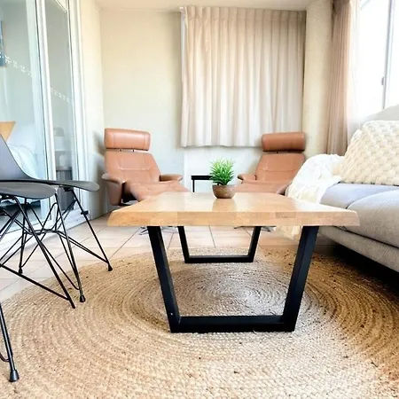 Apartment 2br - Lagoon Pool Gym - Sleeps 6 - Baby Equipped - Free Parking *