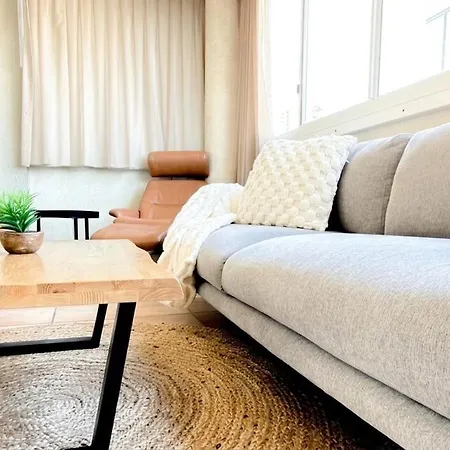 2br - Lagoon Pool Gym - Sleeps 6 - Baby Equipped - Free Parking Apartment *