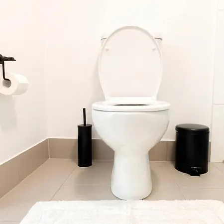 2br - Lagoon Pool Gym - Sleeps 6 - Baby Equipped - Free Parking *