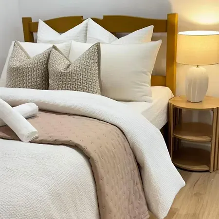 Amazing Location Close To Everything Pet Friendly * Brisbane