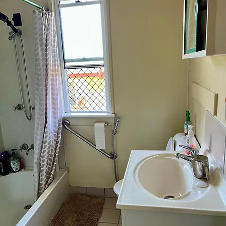 Conveniently Located Near Westfield Carindale *