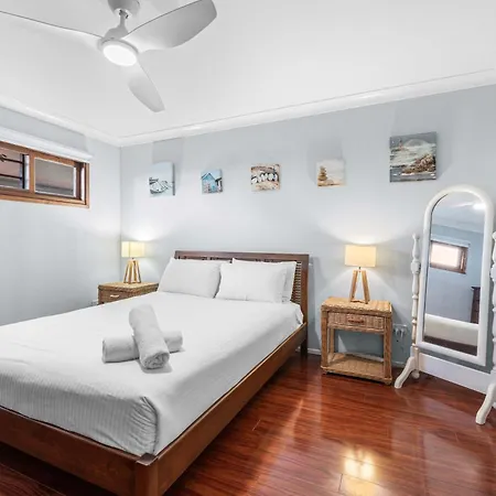Sunny Bayside Escape In Lota Holiday home Brisbane