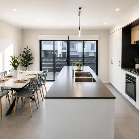 Holiday home The Sunny Nook - 20 Mins To Bne Cbd