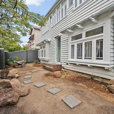 Holiday home Heritage Family Heart Of West End Cbd And River