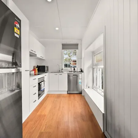 Heritage Family Heart Of West End Cbd And River Holiday home
