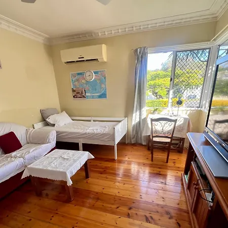Private Living With A Single Bed * Brisbane