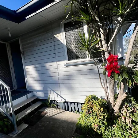 Guest house Private Living With A Single Bed *