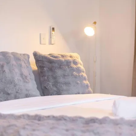 Great Value Renovated Near Griffith And Shops Brisbane