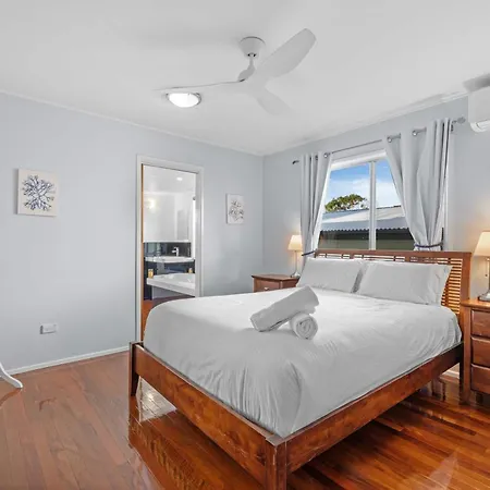 Sunny Bayside Escape In Lota Holiday home Brisbane