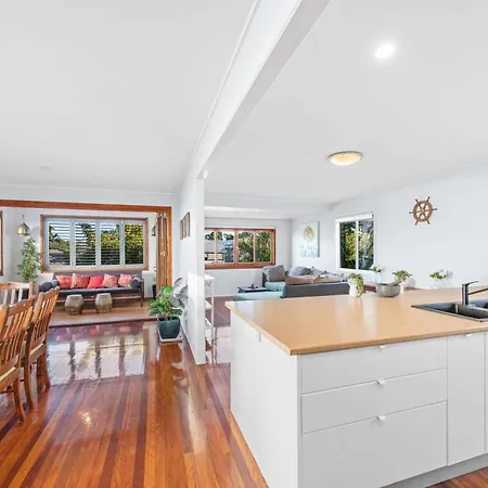 Holiday home Sunny Bayside Escape In Lota