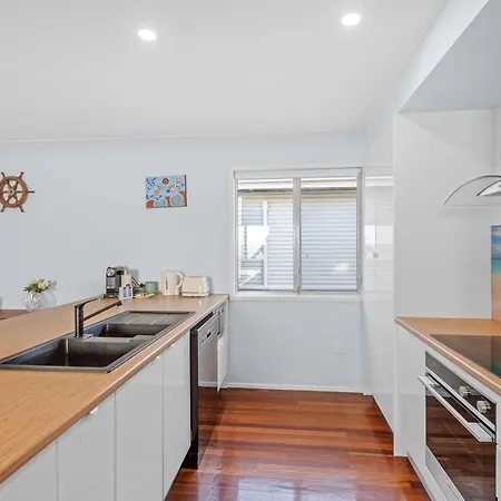 Holiday home Sunny Bayside Escape In Lota