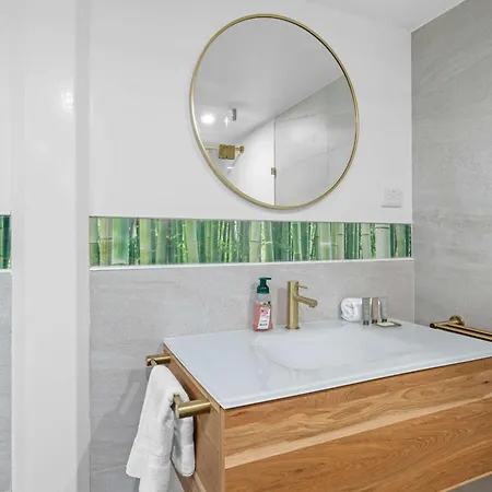 Sunny Bayside Escape In Lota Holiday home Brisbane