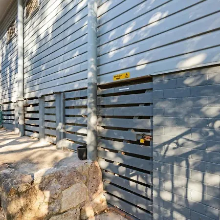 Great Value 5br Near River And Great Location Holiday home