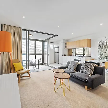 Apartment Russell Street South