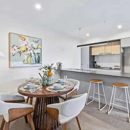 Modern Family 2 Parking Near Sunnybank *