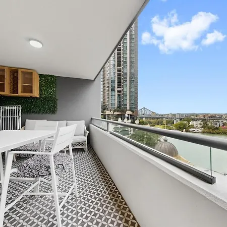 2 Bedroom River View In Cbd Brisbane