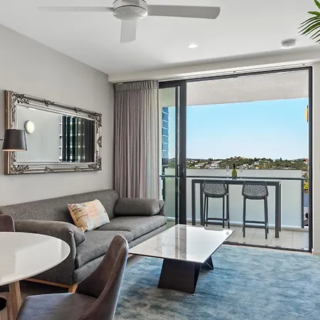 Apartment Luxe Portside With River Views, Parking & Study Brisbane