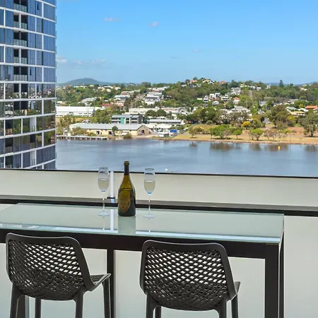 Luxe Portside With River Views, Parking & Study * Brisbane