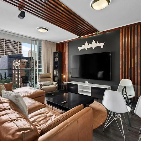 Bright & Cozy 2br With Pool, Gym, Wifi & Parking