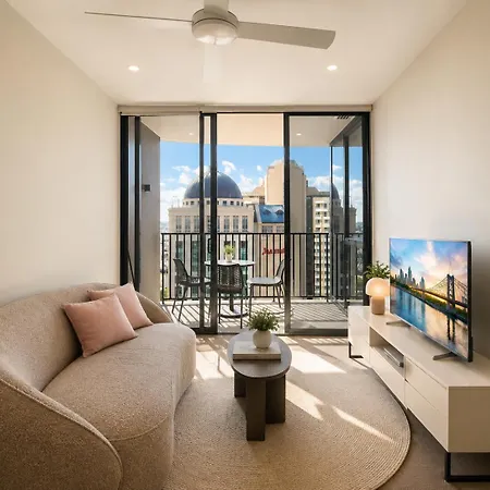 Metropolitan Luxe Balcony With Skyline Views * Brisbane