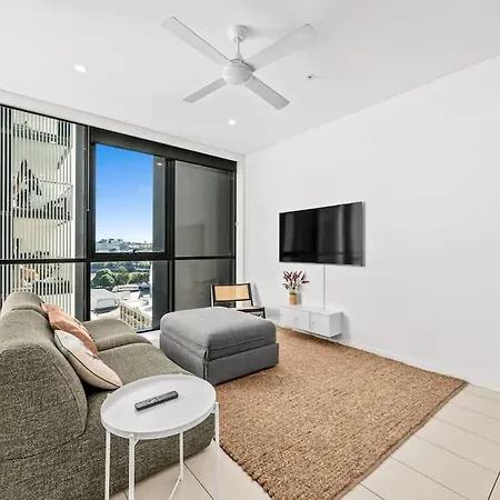 Luxury South Retreat With Pool & Parking Apartment Brisbane