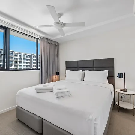 Apartment Luxe Portside With River Views, Parking & Study *