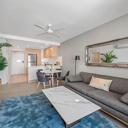 Luxe Portside With River Views, Parking & Study * Brisbane