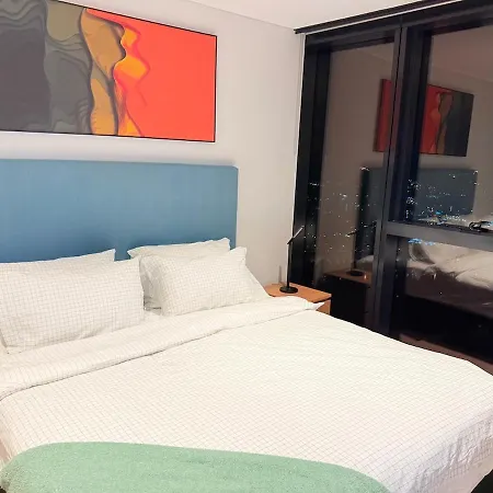 Skytower Level 68&amazing River Views&pet Friendly Apartment