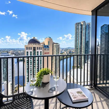 Metropolitan Luxe Balcony With Skyline Views Apartment