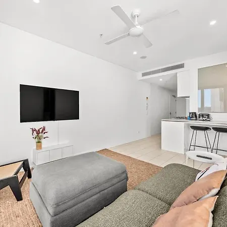 Apartment Luxury South Retreat With Pool & Parking *