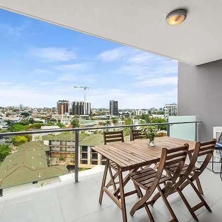 Apartment Sunny & Overlooking West End