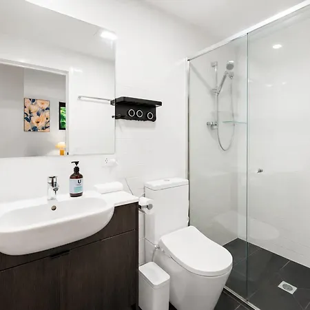 Elevated 3-bed Close To River Apartment *