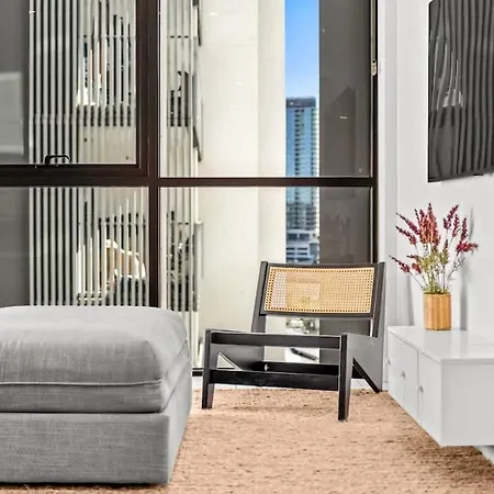 Apartment Luxury South Retreat With Pool & Parking *