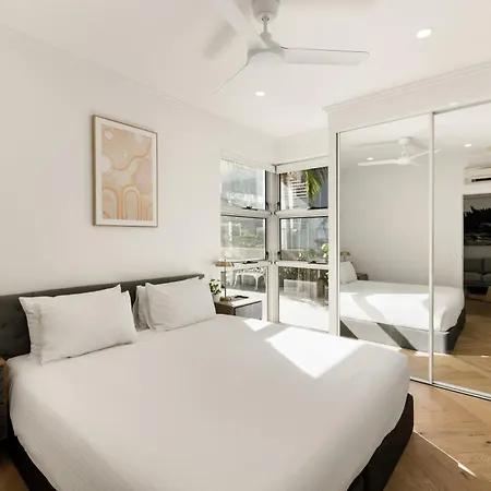 South Bank 2br With Huge Balcony & Pool Apartment *