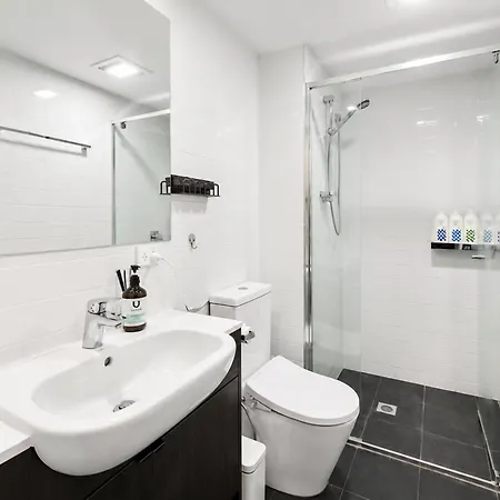 Elevated 3-bed Close To River Apartment *