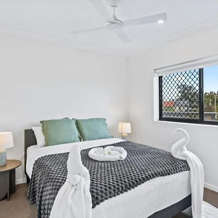 Modern Family 2 Parking Near Sunnybank *