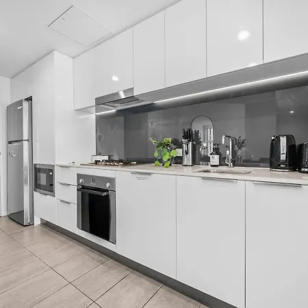 Apartment Valley Stylish Parking Pool And Gym Brisbane