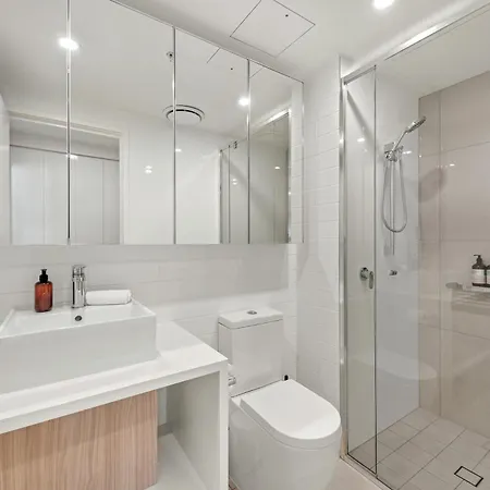 Apartment Luxe Portside With River Views, Parking & Study *