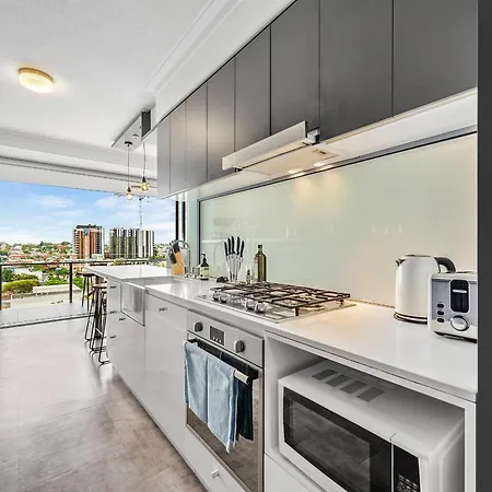 Sunny & Overlooking West End Apartment Brisbane